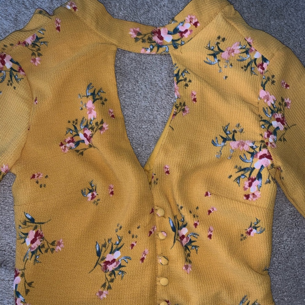 Dark yellow dress with bell sleeves - Picture 2 of 7
